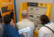 Los cooperativistas de "Abono Café" reciben formación en Educación Financiera a cargo de trabajadores jubilados de CaixaBank